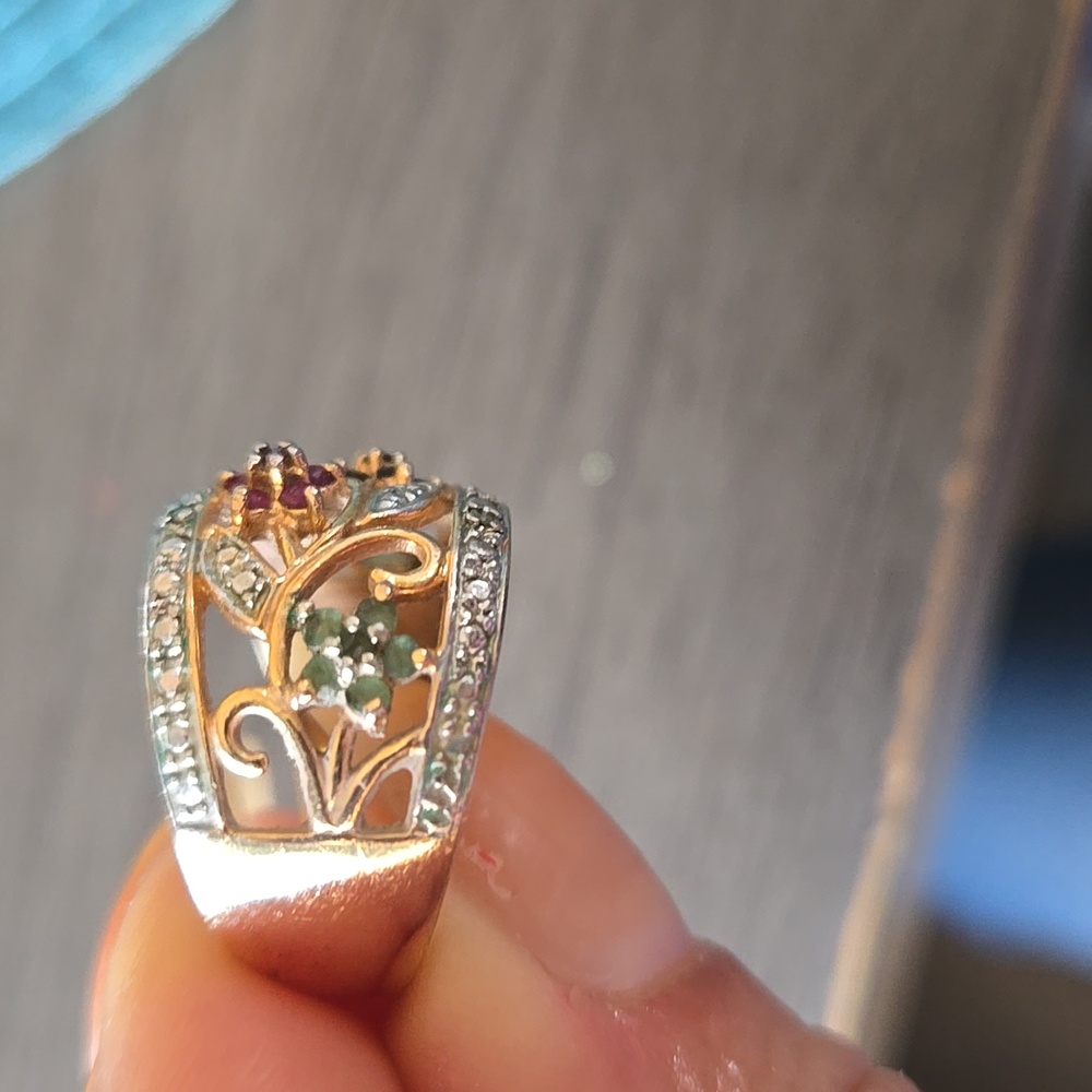 Elegant Gold and Silver Floral Ring. Size 8 - Picture 3 of 7